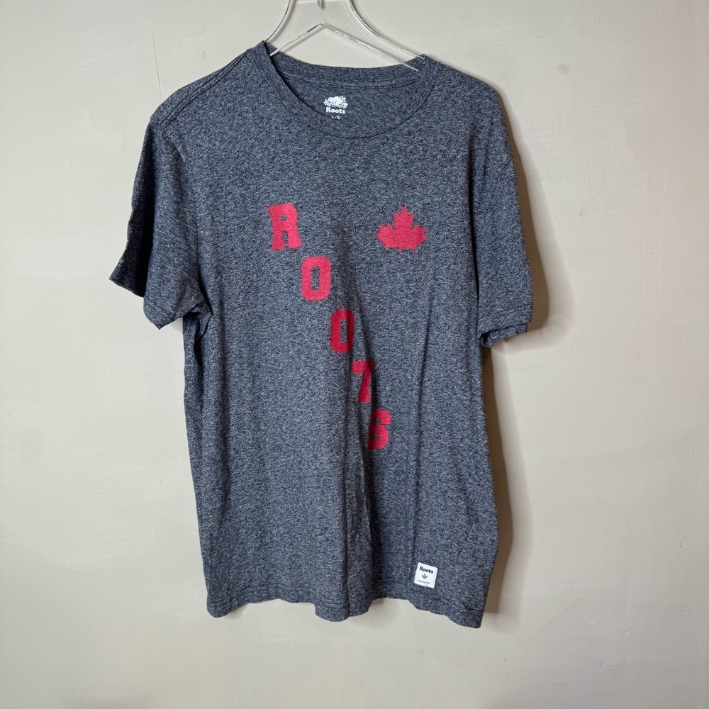 Roots Men's Gray T-Shirt with Red Logo size large